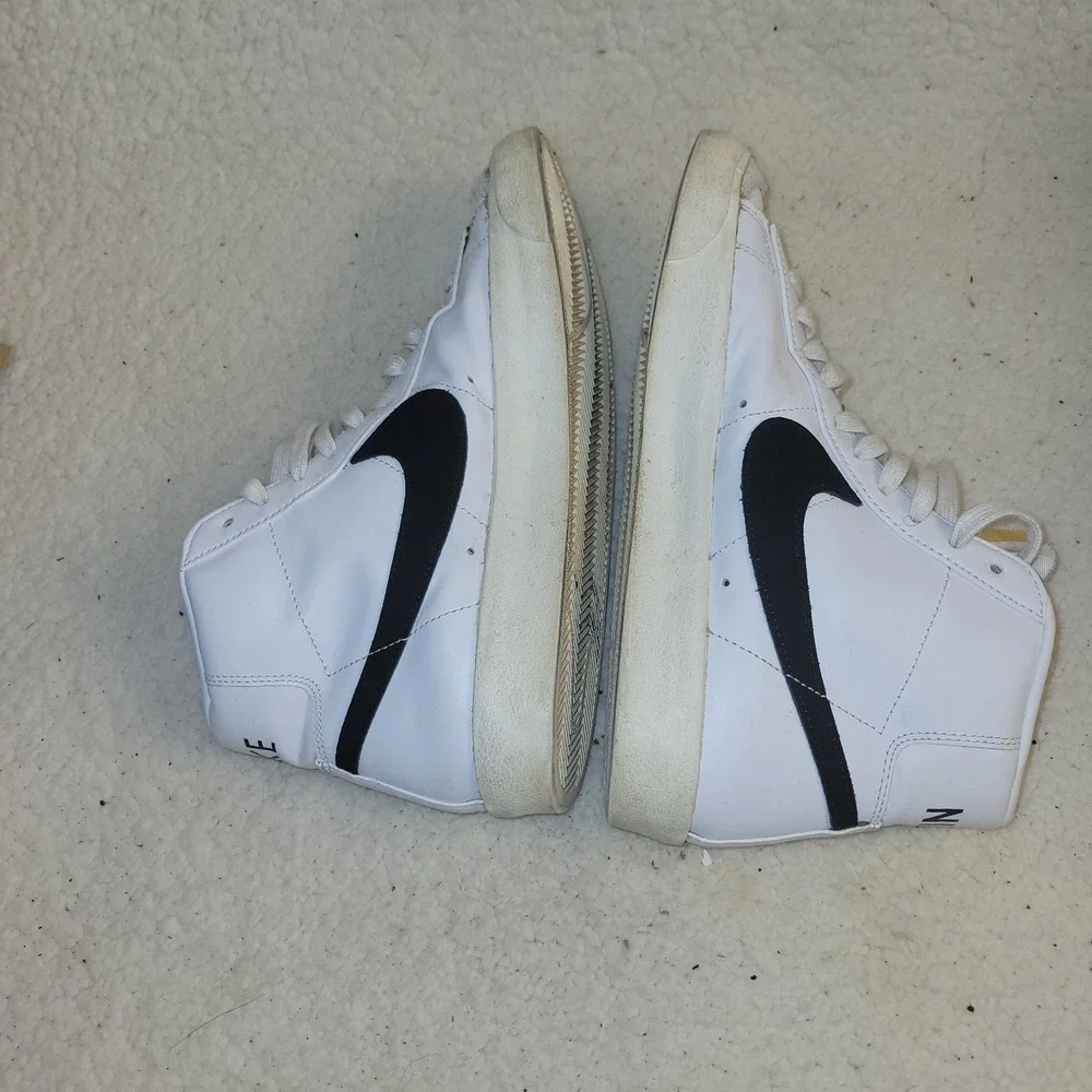 Nike White Black Blazer Mid 77 Suede Shoes Sneakers Men's‎ Size 8.5  Vtg
